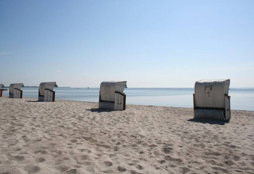 Отель Hof Sierksdorf