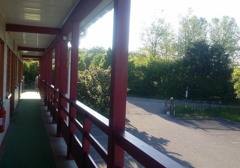 Отель Hôtel Lémand Lyon Est Villefontaine