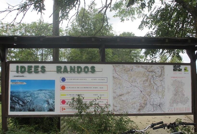 호텔 Hôtel Restaurant La Crèche Et Sa Piscine Intérieure   Logis Hôtels