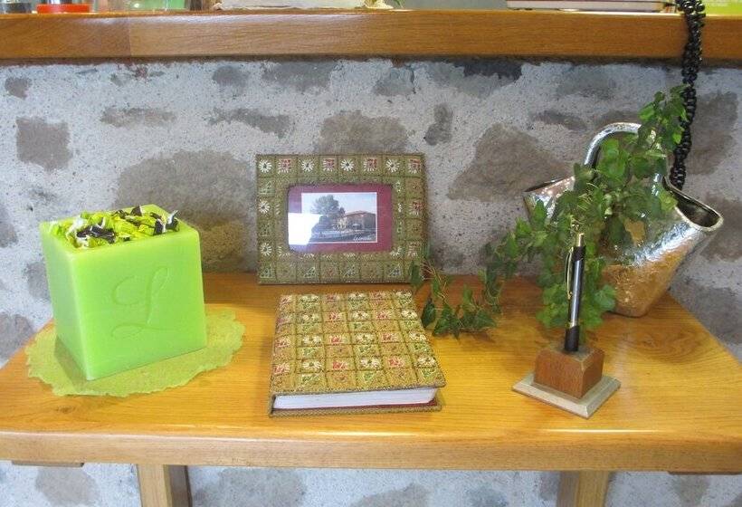 호텔 Hôtel Restaurant La Crèche Et Sa Piscine Intérieure   Logis Hôtels