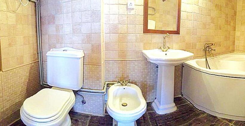 هتل Intourist Zakarpattia