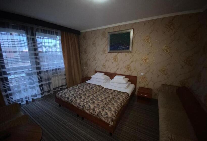 هتل Intourist Zakarpattia