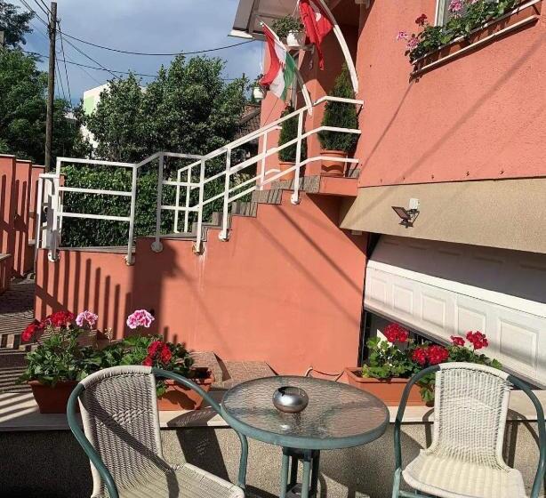 酒店 Irini Panzió