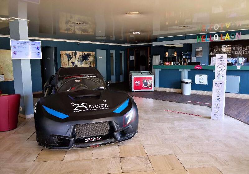 ホテル Kyriad Laon