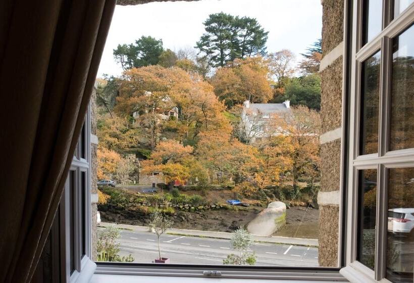 ホテル La Chaumière Roz Aven