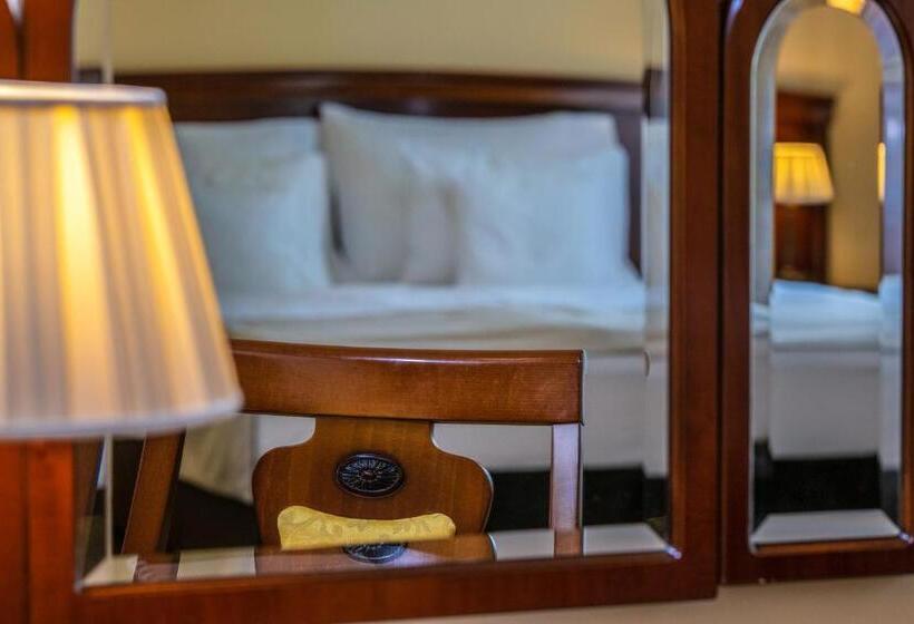 בית מלון כפרי La Contessa Castle