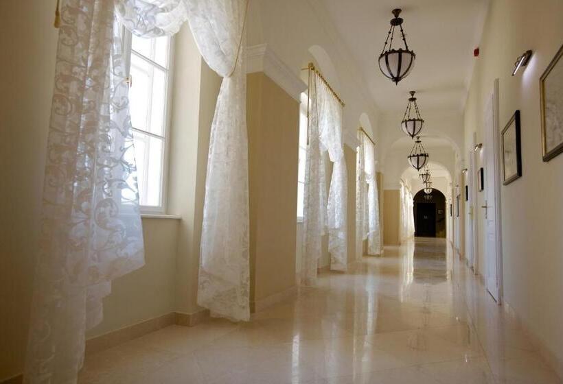 בית מלון כפרי La Contessa Castle