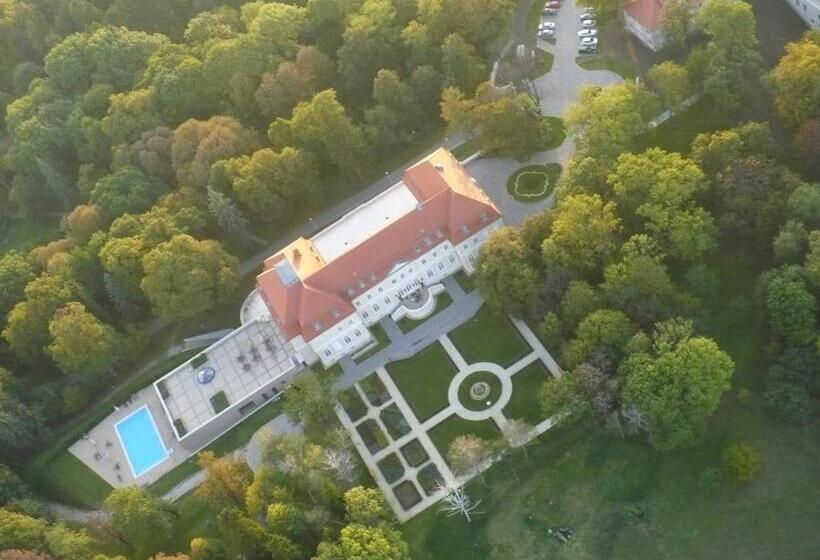 בית מלון כפרי La Contessa Castle