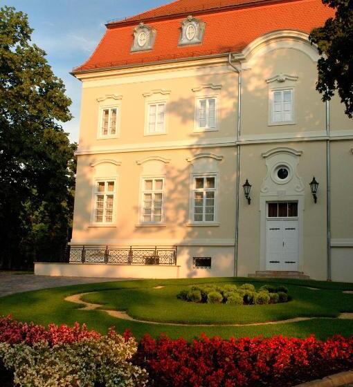 בית מלון כפרי La Contessa Castle