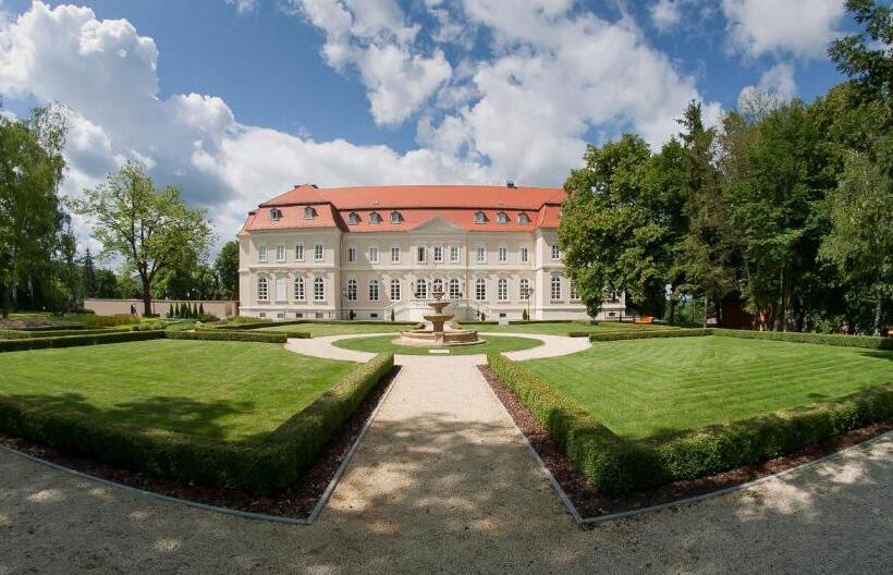 בית מלון כפרי La Contessa Castle