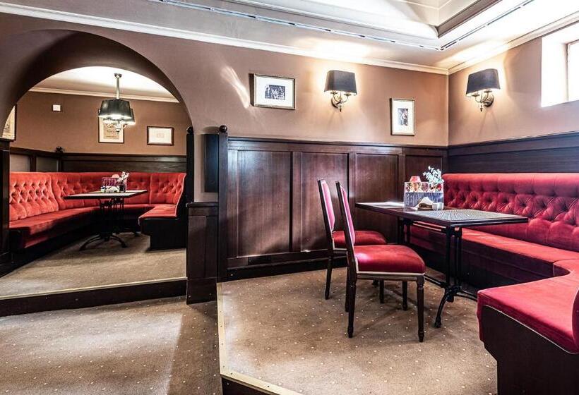 בית מלון כפרי La Contessa Castle