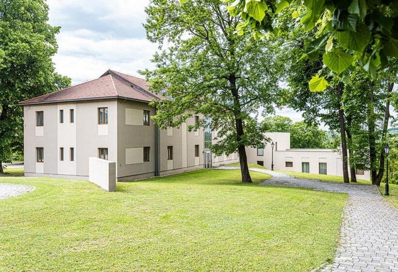 בית מלון כפרי La Contessa Castle