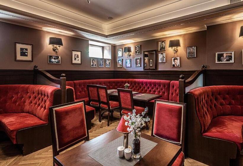 בית מלון כפרי La Contessa Castle