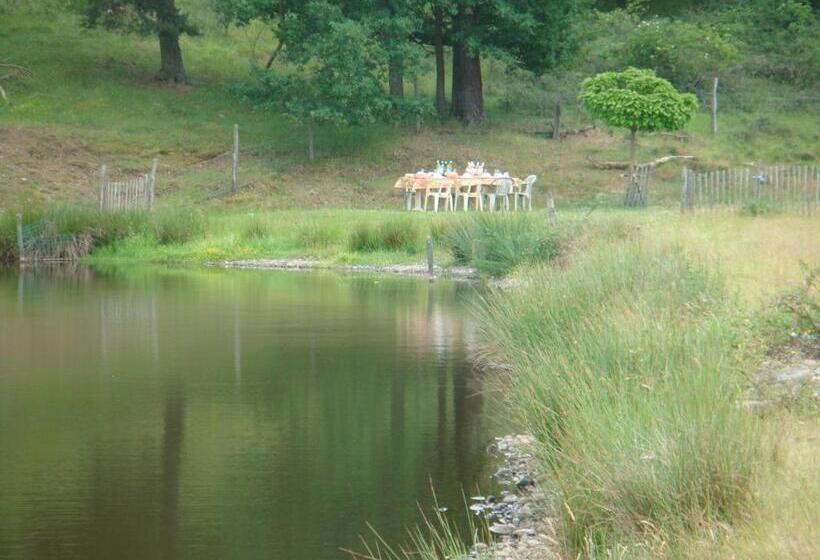 호텔 Hôtel Restaurant La Crèche Et Sa Piscine Intérieure   Logis Hôtels