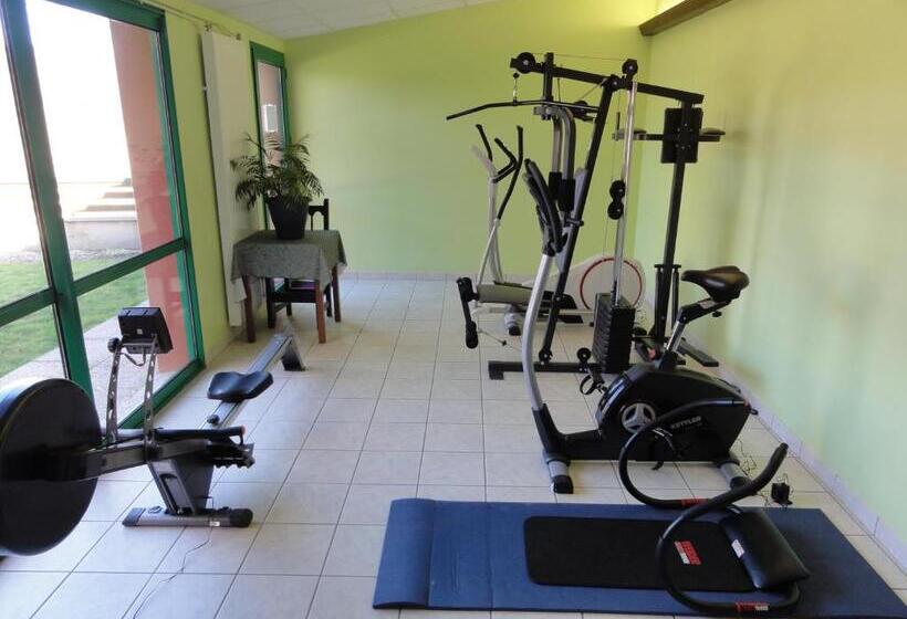 فندق Hôtel Restaurant La Crèche Et Sa Piscine Intérieure   Logis Hôtels