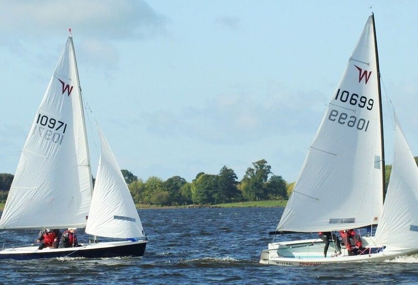 בית מלון כפרי Lakeside Manor