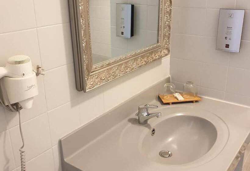 فندق Le Relais Des Dix Crus   Logis Hôtel B&b