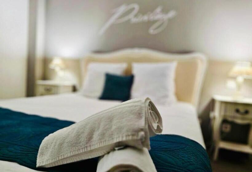 ホテル Les Demoiselles