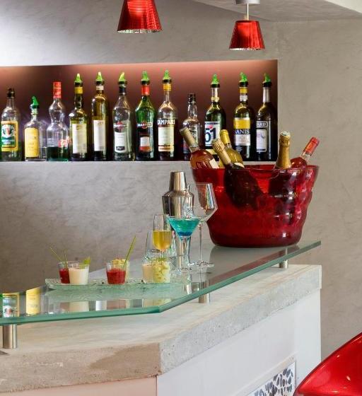 Logis Hotel Les Flots Bleus