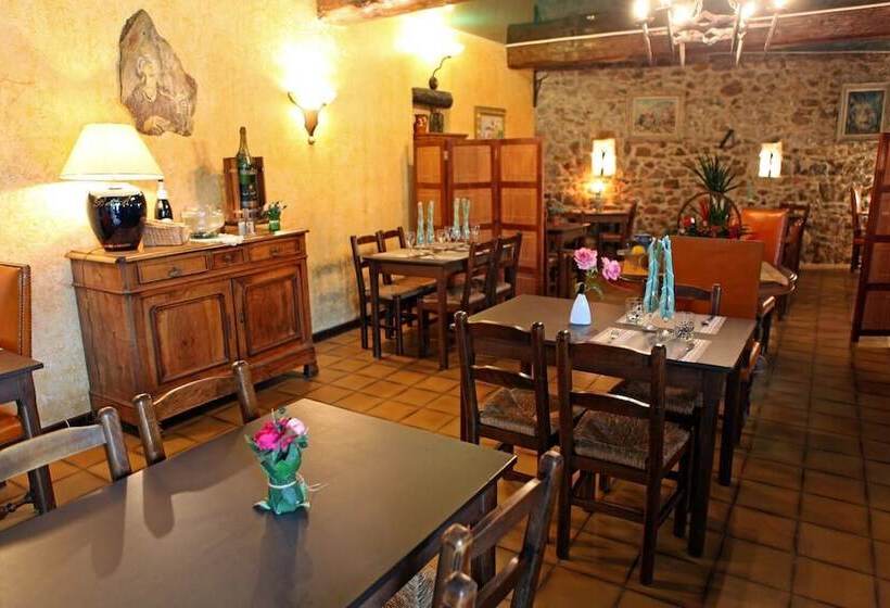 Logis Hotel Restaurant Auberge Du Peras