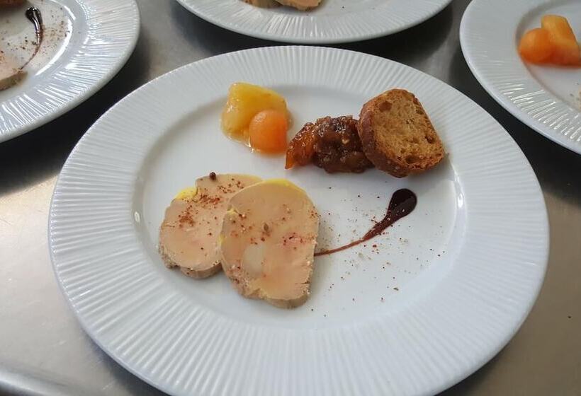 호텔 Logis Hôtel Restaurant Cruzel