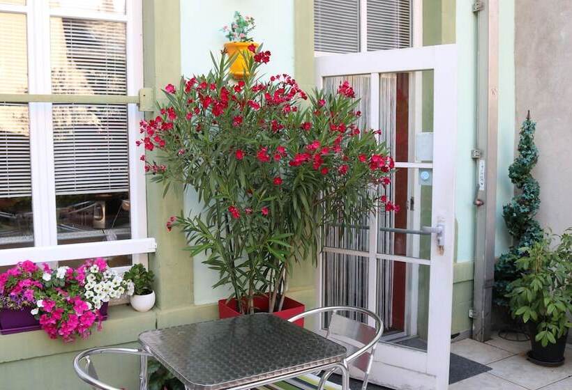 Отель Logis Hôtel Des Oliviers