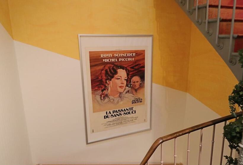 Отель Logis Hôtel Des Oliviers