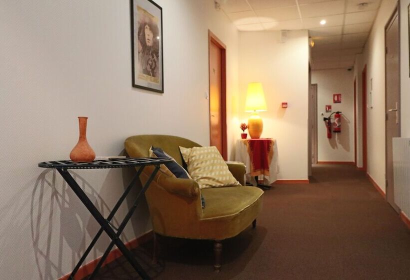 Отель Logis Hôtel Des Oliviers