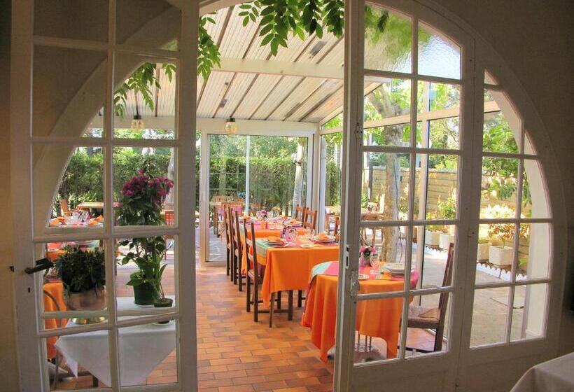 فندق Logis Hôtel Emeraude Des Bois