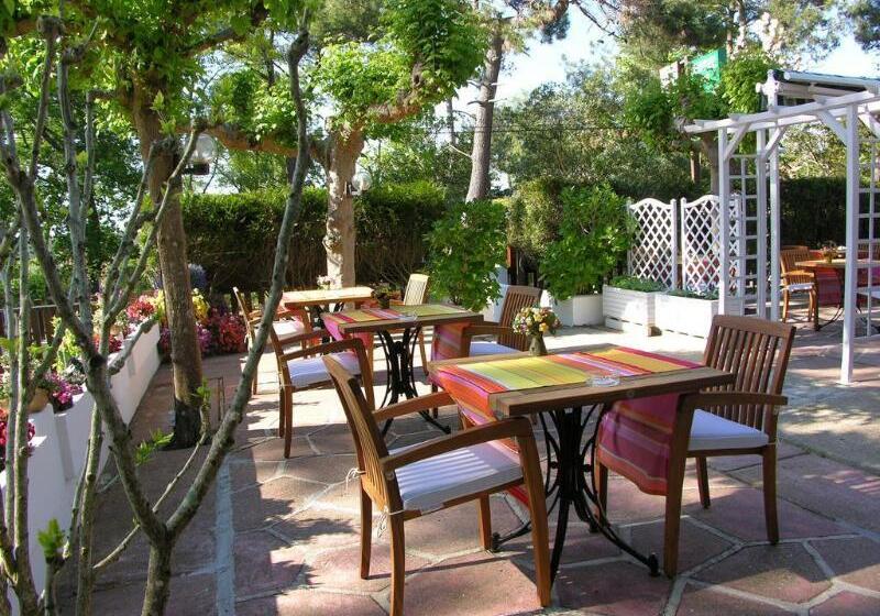 فندق Logis Hôtel Emeraude Des Bois