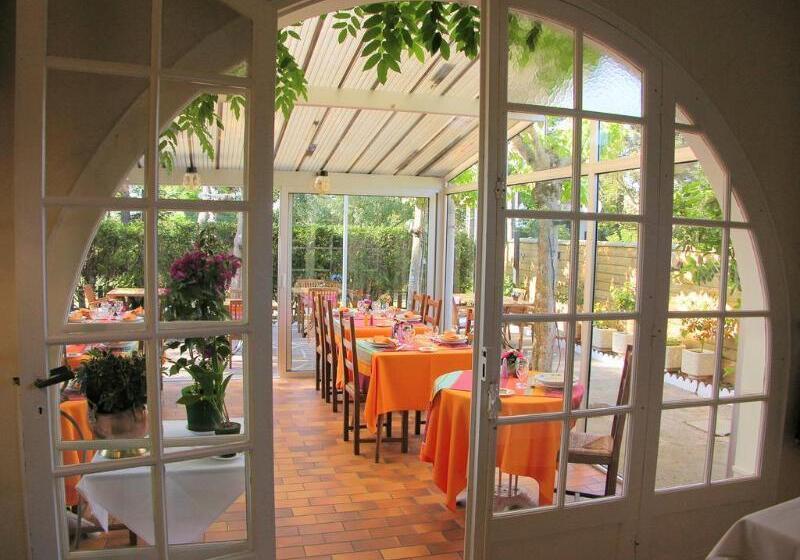 فندق Logis Hôtel Emeraude Des Bois