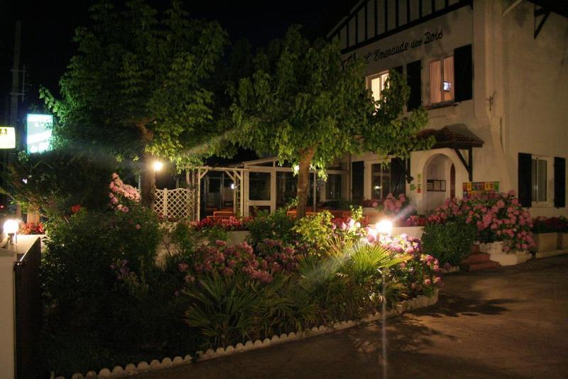 فندق Logis Hôtel Emeraude Des Bois