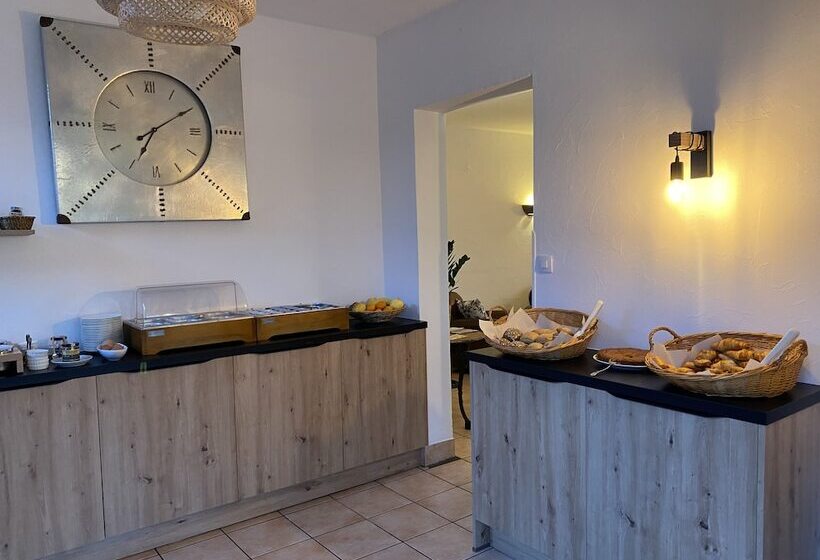 فندق Logis Hôtel Emeraude Des Bois