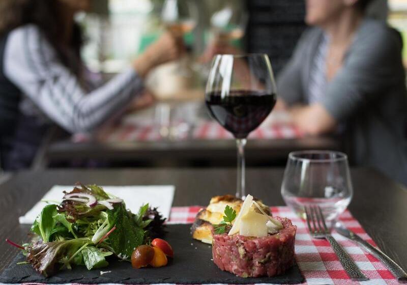 ホテル Logis Hôtel Restaurant De Provence