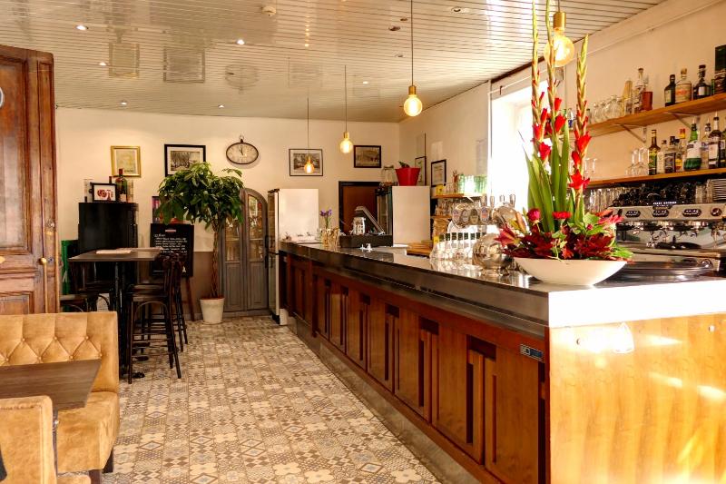 ホテル Logis Hôtel Restaurant De Provence