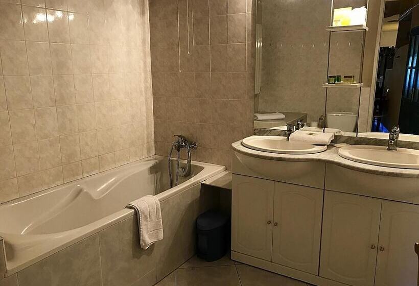 هتل Le Mas Du Luberon