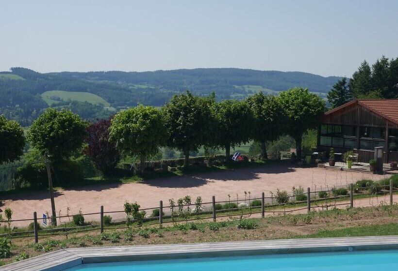 Отель Logis Le Saint Cyr