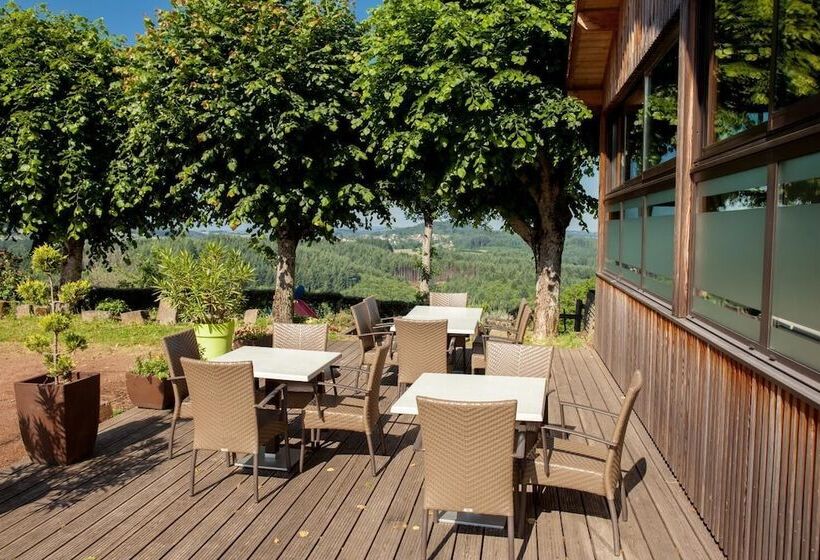 Отель Logis Le Saint Cyr