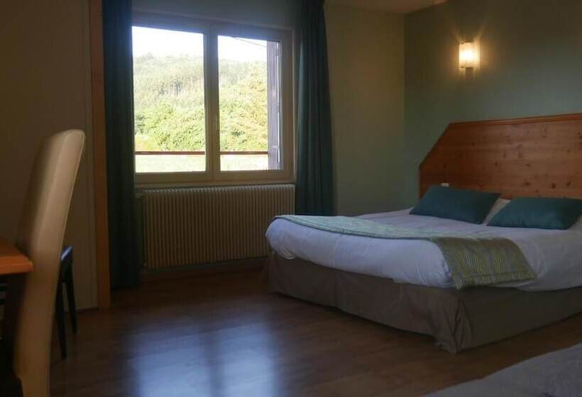 Отель Logis Le Saint Cyr