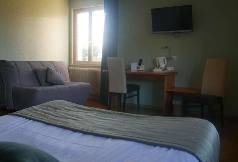 ホテル Logis Le Saint Cyr