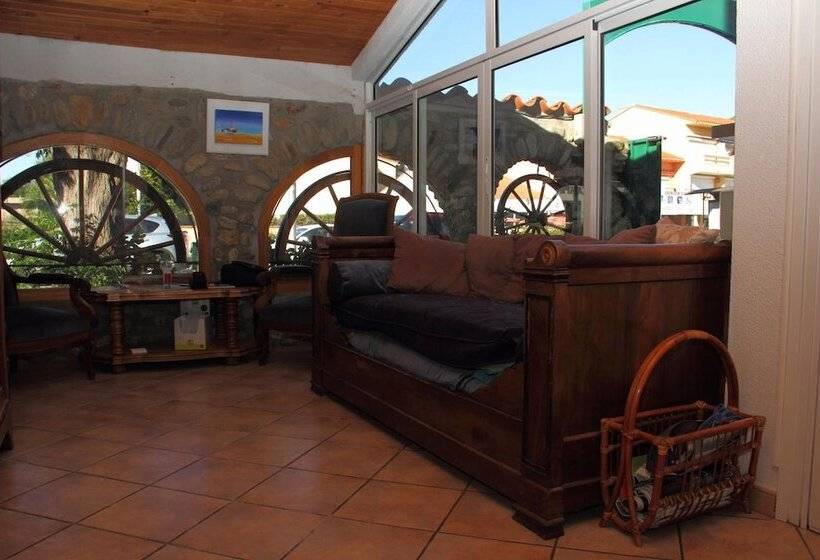 ホテル Logis Hôtel Restaurant Les Charmettes