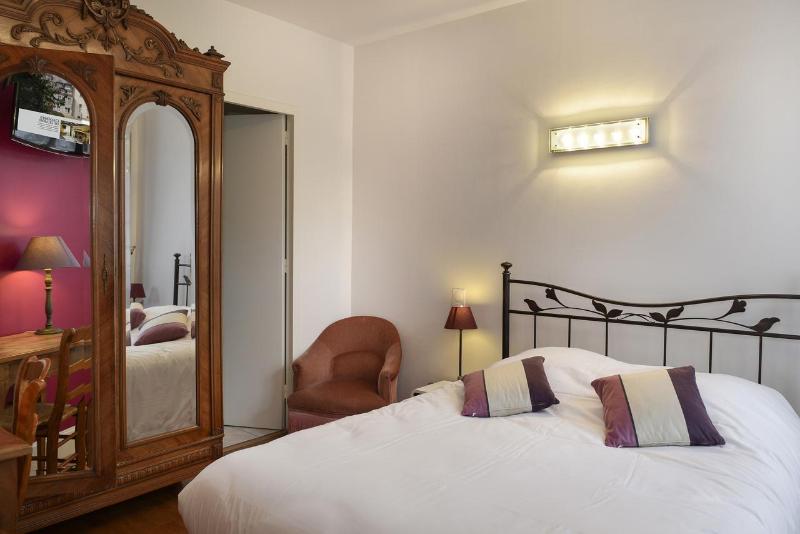 فندق Logis Manoir De La Giraudiere