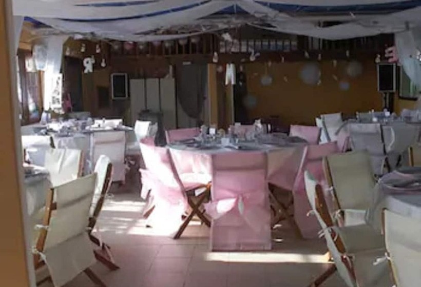 בית מלון כפרי Logis   Hôtel & Restaurant Moulin Des Forges