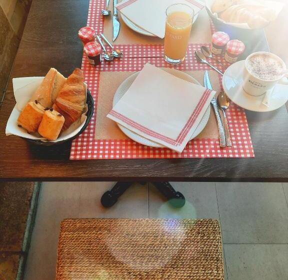 ホテル Logis Hôtel Restaurant De Provence