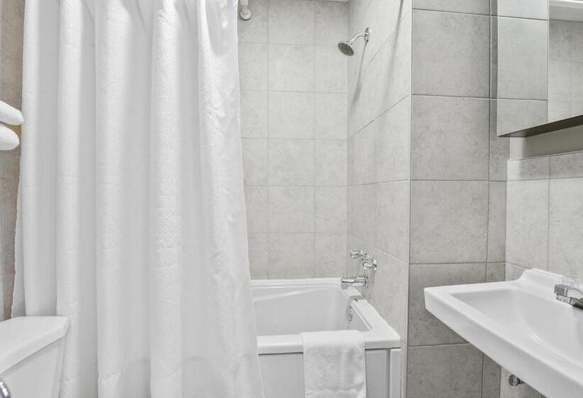 Отель Manoir Lac Etchemin