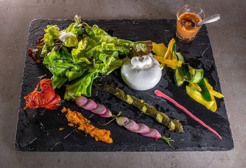 Logis Hotel Noemys Brive   Restaurant Le Teinchurier