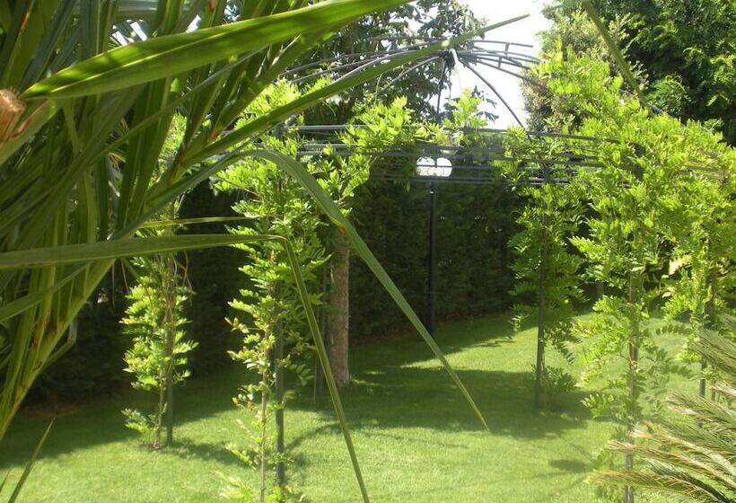 هتل Perla Del Gargano