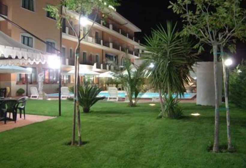 هتل Perla Del Gargano