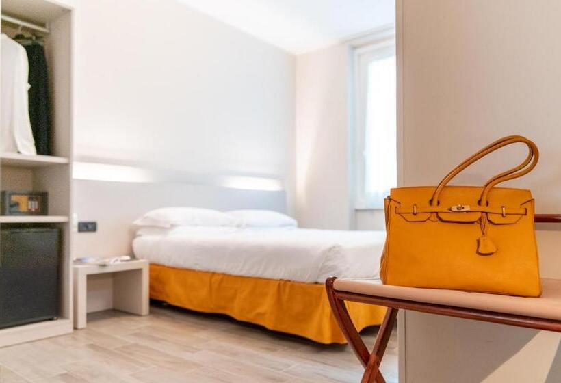 هتل Regina Elena Dependance