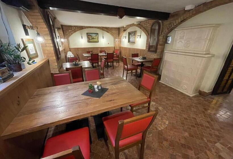 Révész Hotel, Restaurant And Rosa Spa